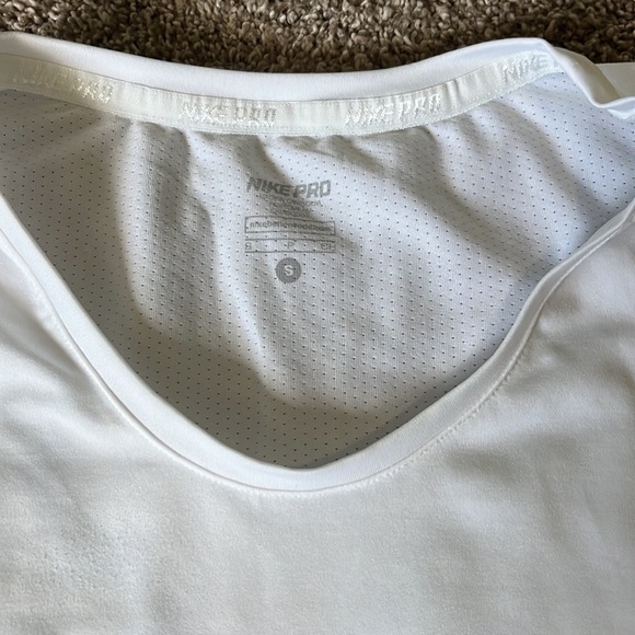 Nike athletic training shirt. Size S. - Picture 3 of 4